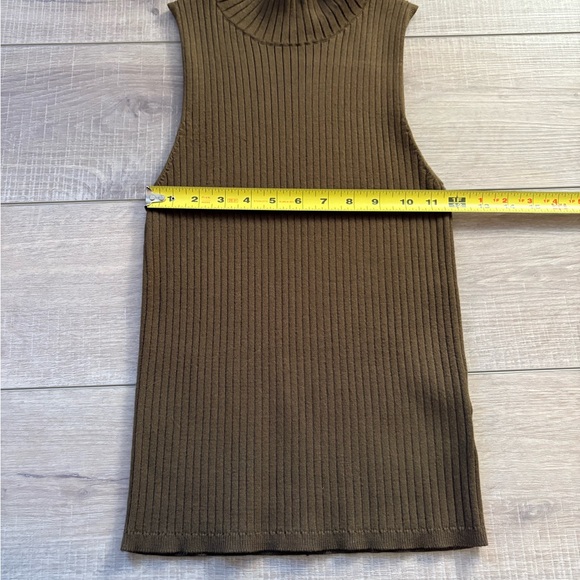 Madewell Sleeveless Ribbed Knit Top in Olive - Picture 5 of 7
